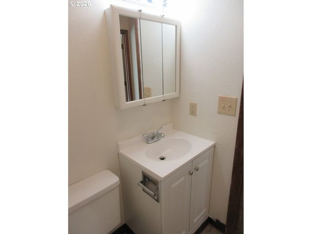 174 Nw STONEWAY Dr, Salem, OR 97304