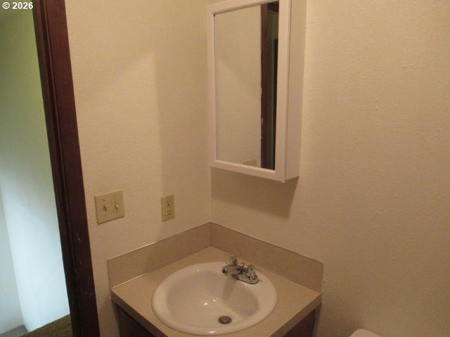 174 Nw STONEWAY Dr, Salem, OR 97304