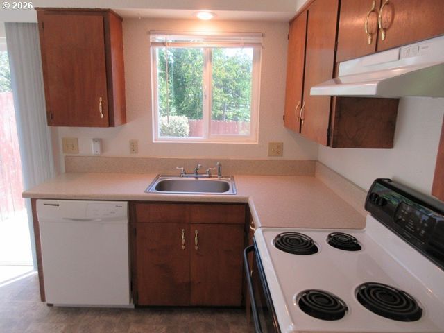 174 Nw STONEWAY Dr, Salem, OR 97304