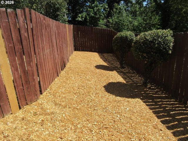 174 Nw STONEWAY Dr, Salem, OR 97304