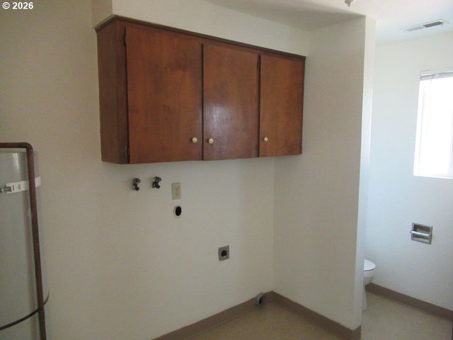 174 Nw STONEWAY Dr, Salem, OR 97304