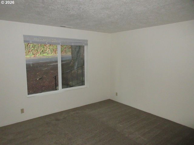 174 Nw STONEWAY Dr, Salem, OR 97304