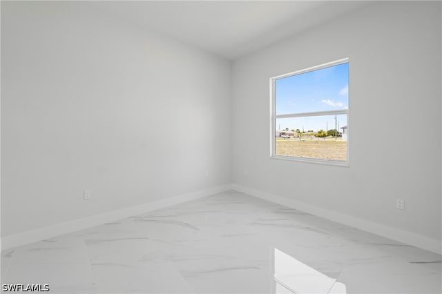 121 NE 8th TER, Cape Coral, FL 33909