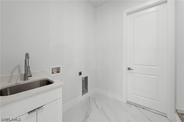 121 NE 8th TER, Cape Coral, FL 33909
