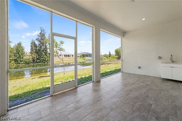 121 NE 8th TER, Cape Coral, FL 33909