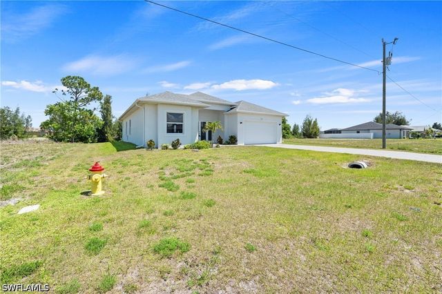 121 NE 8th TER, Cape Coral, FL 33909