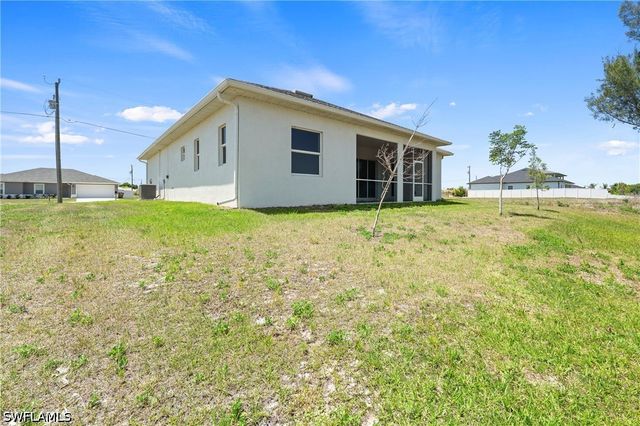 121 NE 8th TER, Cape Coral, FL 33909