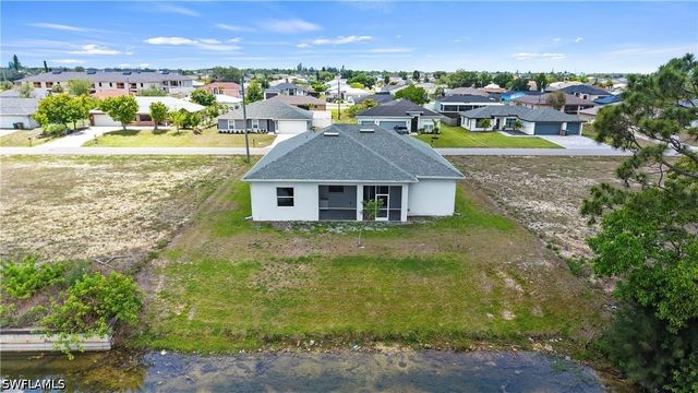 121 NE 8th TER, Cape Coral, FL 33909