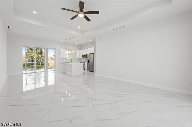 121 NE 8th TER, Cape Coral, FL 33909