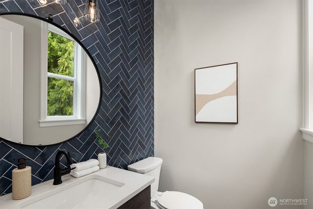 1555 158th Court SE, Bellevue, WA 98008