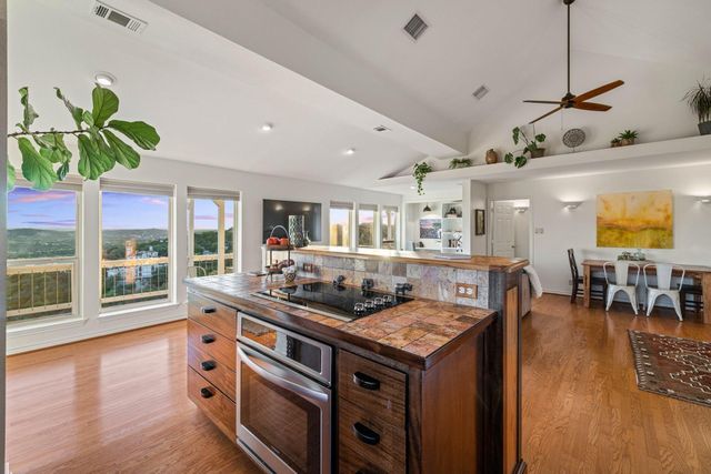 8132 Breeze WAY, Jonestown, TX 78645