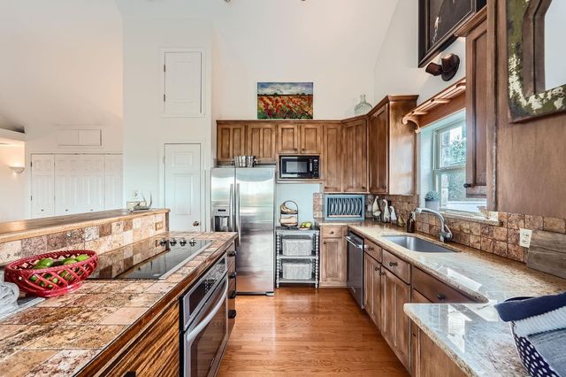 8132 Breeze WAY, Jonestown, TX 78645