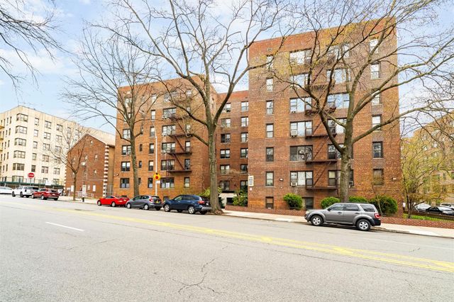2244 Bronx Park E 2K, Bronx, NY 10467
