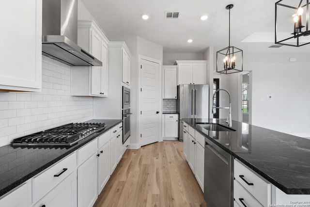 191 Azalea Alley, Castroville, TX 78009