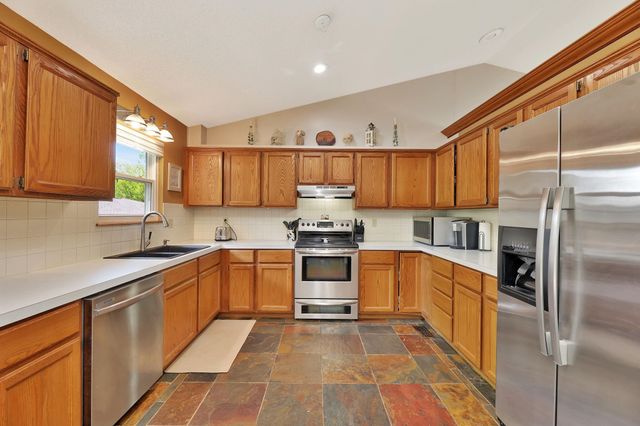 4319 N Edgemoor St, Bel Aire, KS 67220