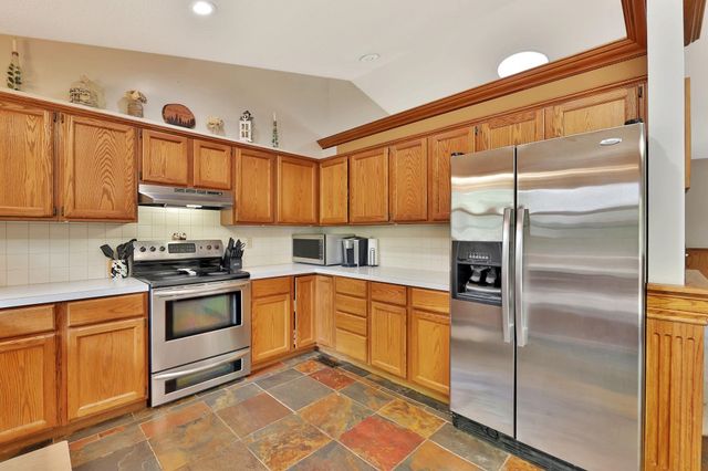 4319 N Edgemoor St, Bel Aire, KS 67220