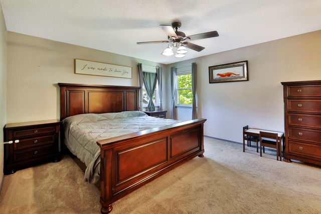 4319 N Edgemoor St, Bel Aire, KS 67220