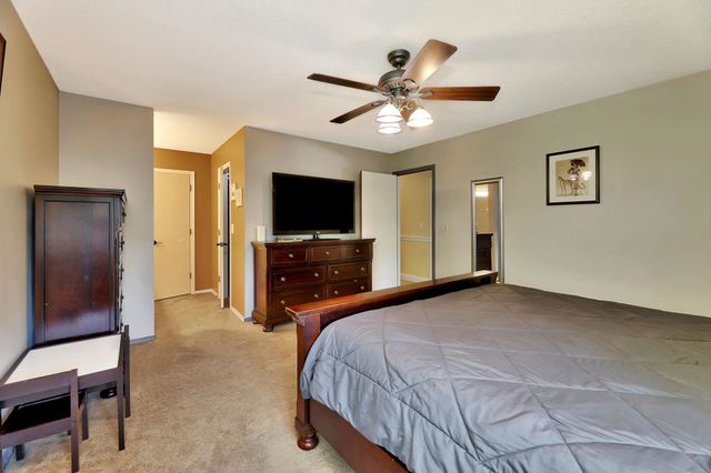 4319 N Edgemoor St, Bel Aire, KS 67220