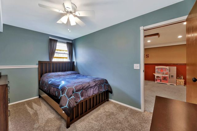 4319 N Edgemoor St, Bel Aire, KS 67220