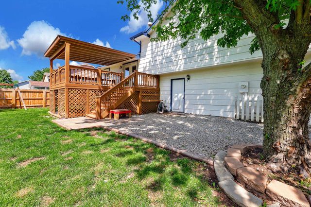 4319 N Edgemoor St, Bel Aire, KS 67220