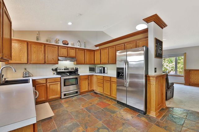 4319 N Edgemoor St, Bel Aire, KS 67220