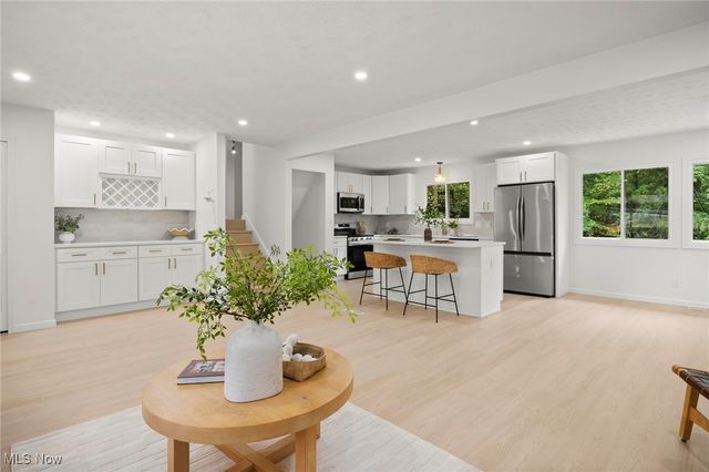 9035 Wallings Road, North Royalton, OH 44133