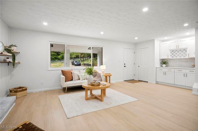 9035 Wallings Road, North Royalton, OH 44133