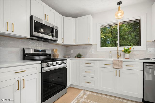 9035 Wallings Road, North Royalton, OH 44133