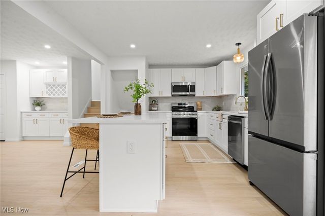 9035 Wallings Road, North Royalton, OH 44133