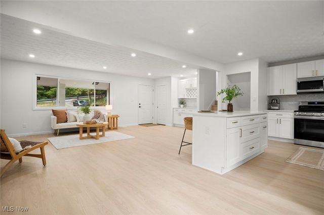 9035 Wallings Road, North Royalton, OH 44133