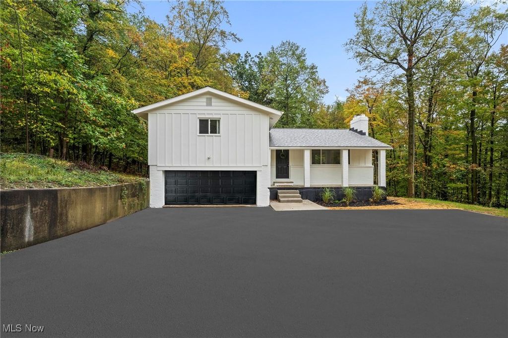 9035 Wallings Road, North Royalton, OH 44133