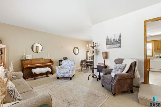 1509 E 54th St Street, Sioux Falls, SD 57103