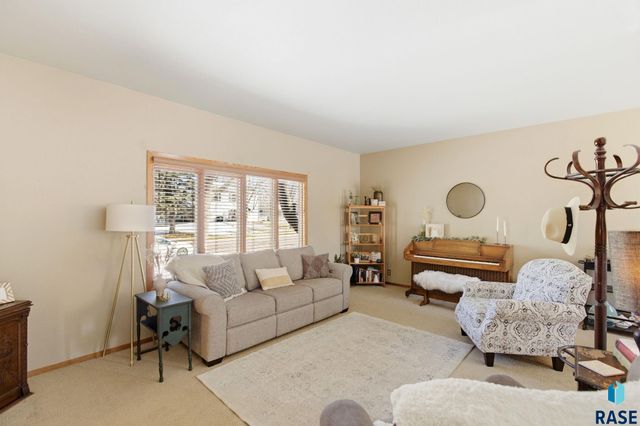 1509 E 54th St Street, Sioux Falls, SD 57103