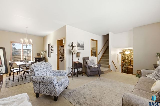 1509 E 54th St Street, Sioux Falls, SD 57103