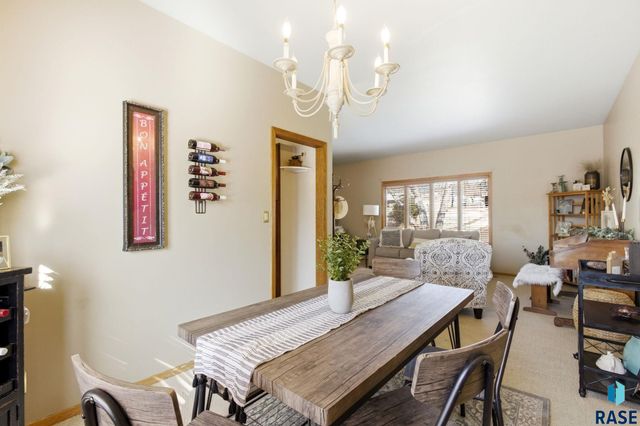 1509 E 54th St Street, Sioux Falls, SD 57103