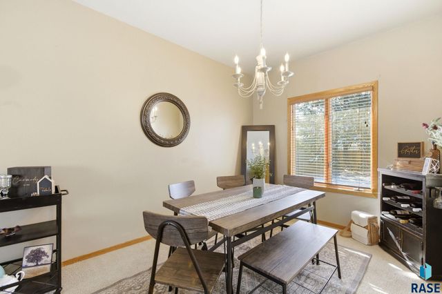 1509 E 54th St Street, Sioux Falls, SD 57103