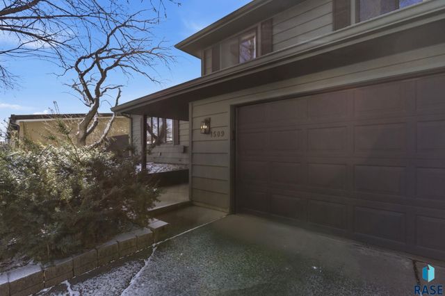 1509 E 54th St Street, Sioux Falls, SD 57103