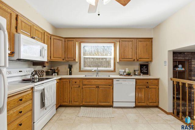 1509 E 54th St Street, Sioux Falls, SD 57103