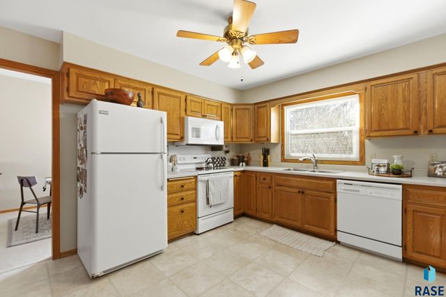 1509 E 54th St Street, Sioux Falls, SD 57103