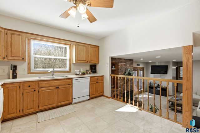 1509 E 54th St Street, Sioux Falls, SD 57103