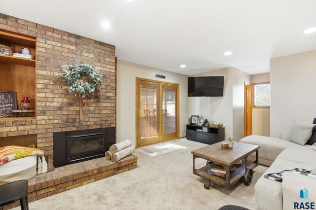 1509 E 54th St Street, Sioux Falls, SD 57103