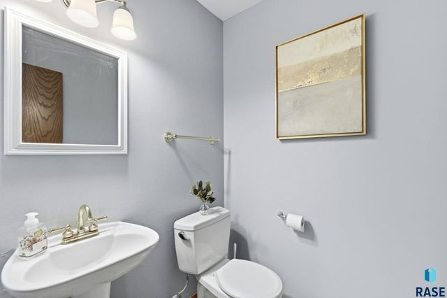 1509 E 54th St Street, Sioux Falls, SD 57103