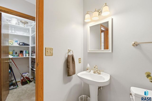 1509 E 54th St Street, Sioux Falls, SD 57103