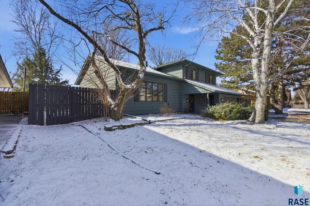 1509 E 54th St Street, Sioux Falls, SD 57103