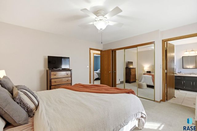 1509 E 54th St Street, Sioux Falls, SD 57103