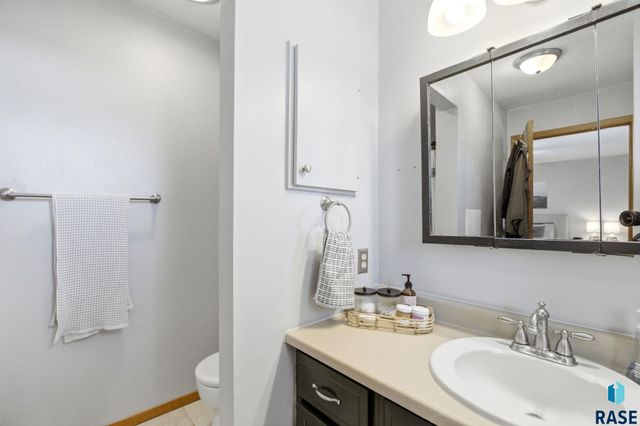 1509 E 54th St Street, Sioux Falls, SD 57103