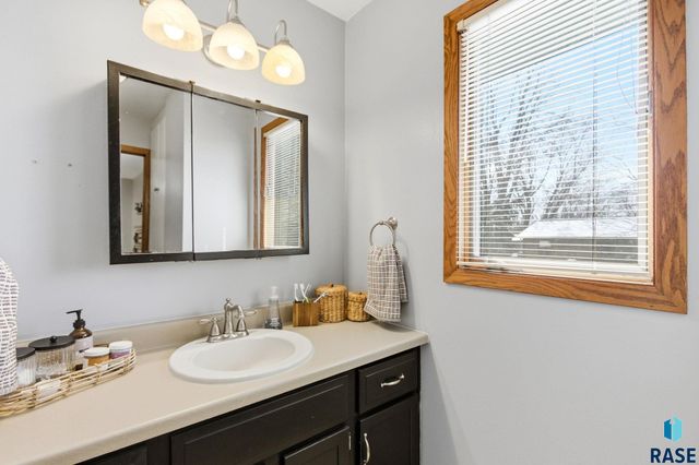 1509 E 54th St Street, Sioux Falls, SD 57103