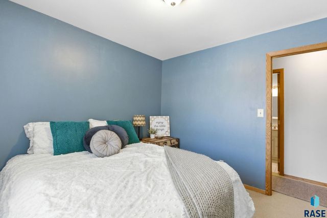 1509 E 54th St Street, Sioux Falls, SD 57103