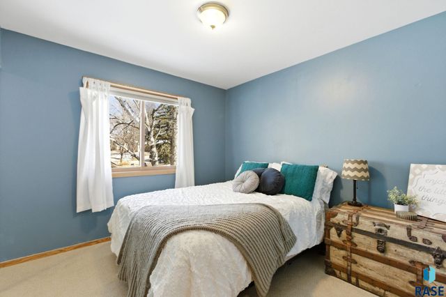 1509 E 54th St Street, Sioux Falls, SD 57103