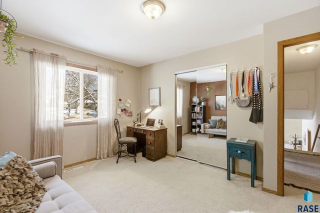 1509 E 54th St Street, Sioux Falls, SD 57103